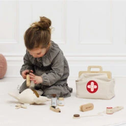 Le Toy Van Animal Vet Set -Le Toy Van Cheap Store TV349 animal vet medical bag case set wooden roleplay pretend vintage toy kids boy girl wood deluxe gift 6